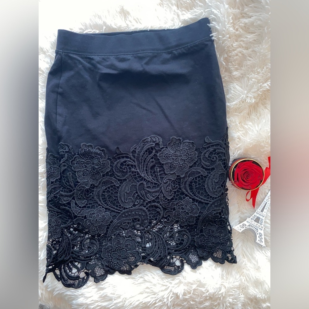 Lace pencil skirt